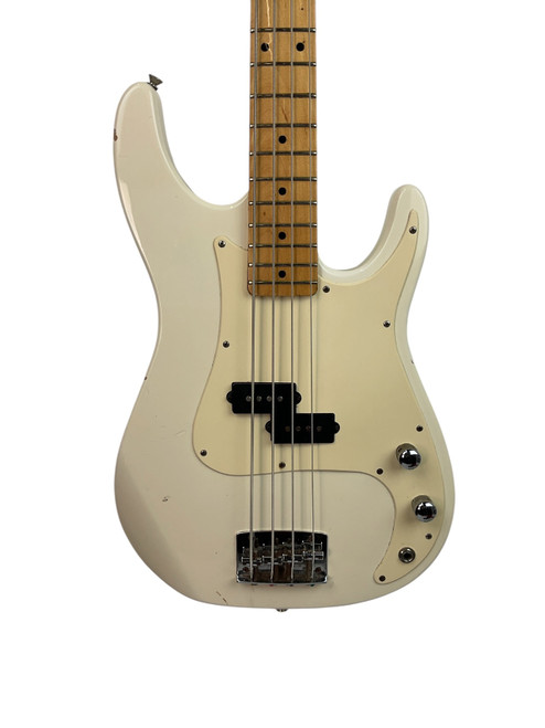Vist Large View of Product Image Which is Used Peavey PEAVEY FURY BASS Bass Guitar White 4-String