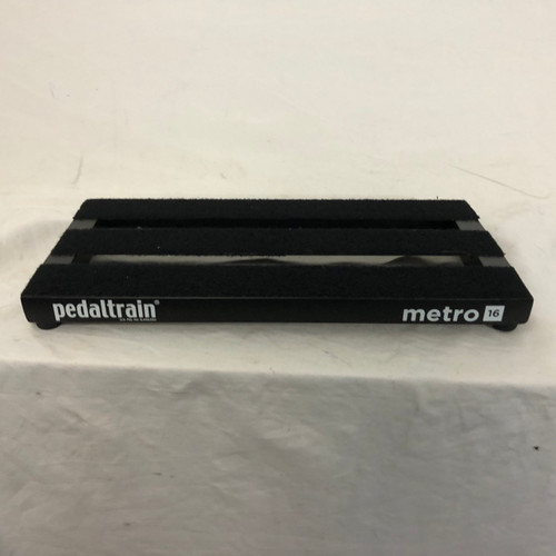 Vist Large View of Product Image Which is Used Pedaltrain METRO 16 Pedal Board