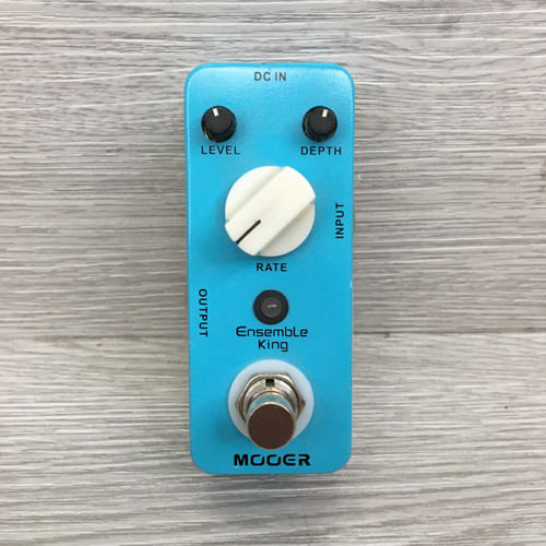 Vist Large View of Product Image Which is Used Mooer ENSEMBLE KING CHORUS Chorus Pedal