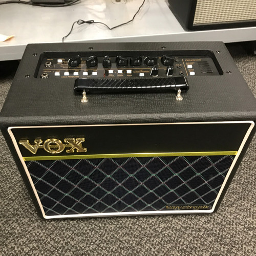 Vist Large View of Product Image Which is Used Vox VT20X 1 x 8 Solid State Amplifier 1 x 8