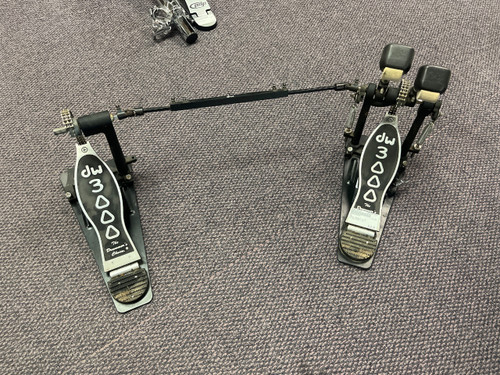 Vist Large View of Product Image Which is Used DW 3000 DOUBLE KICK Kick Drum Pedal