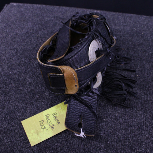 Vist Large View of Product Image Which is Used GUITAR STRAP OF FRILLS AND RIZZ Guitar Accessory