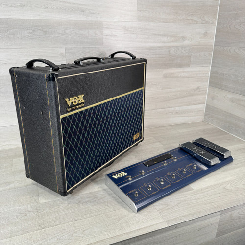 Vist Large View of Product Image Which is Used Vox AD120VTX - 2 x 12-inch 120-watt Guitar Combo Amplifier - VC-12 Foot Controller Included - Local Pickup Only