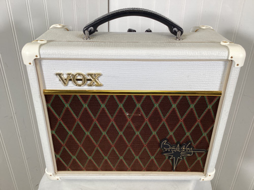 Vist Large View of Product Image Which is Used Vox BRIAN MAY WHITE AMP 1 x 8 Solid State Amplifier 1 x 8