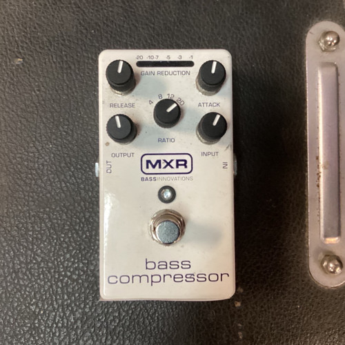 Vist Large View of Product Image Which is Used MXR BASS COMPRESSOR M87 Compressor Pedal