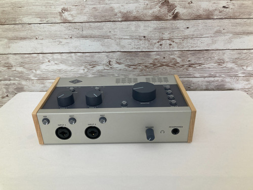 Vist Large View of Product Image Which is Used Universal Audio VOLT 476 Computer Interface