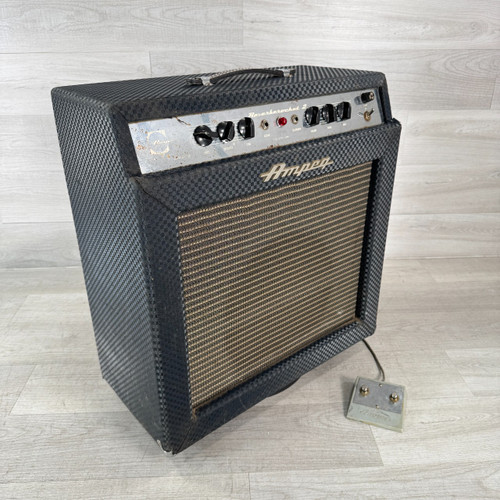 Vist Large View of Product Image Which is Used Ampeg Vintage ReverbRocket 2 GS-12R - 1 x 12-inch 12-watt Tube Guitar Combo Amplifier