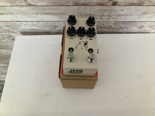 Vist Large View of Product Image Which is Used JHS Pedals KODIAK TREMOLO Pedal