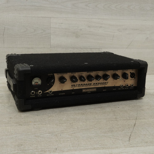 Vist Large View of Product Image Which is Used Behringer BX3000T Bass Amplifier Head