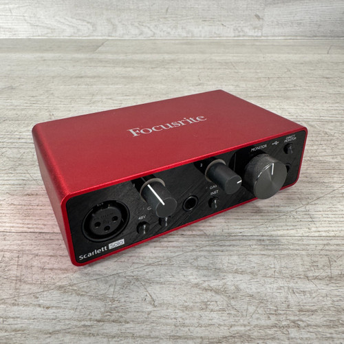 Vist Large View of Product Image Which is Used Focusrite Scarlett Solo Gen 3 - USB Audio Interface
