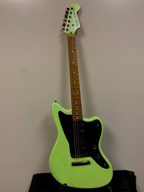 Vist Large View of Product Image Which is Used Squier 2018 ACTIVE JAZZMASTER HH ST Offset Double Cutaway Electric Guitar Green 6-String