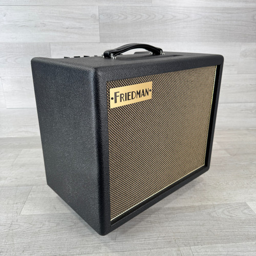 Vist Large View of Product Image Which is Used Friedman Runt-20 - 1 x 12-inch 20-watt Tube Guitar Combo Amplifier
