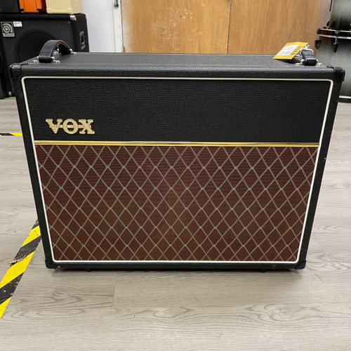 Vist Large View of Product Image Which is Used - Vox V212C GREENBACK SPEAKER CABINET 2 x 12 Guitar Speaker Cabinet 