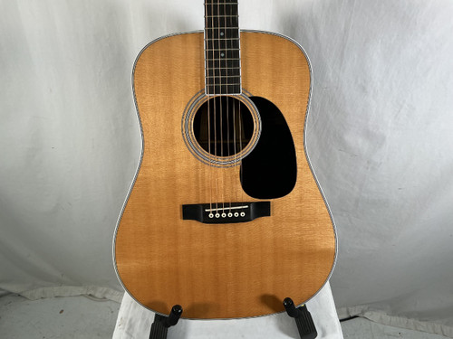 Vist Large View of Product Image Which is Used Martin 2014 D-35 ACOUSTIC Solid Top Acoustic Guitar Amber