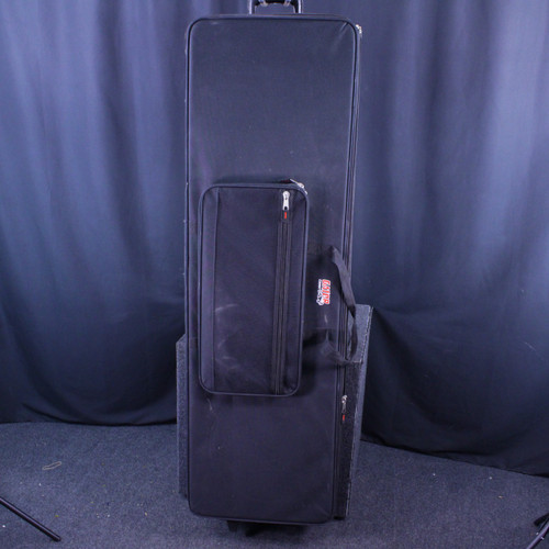 Vist Large View of Product Image Which is Used Gator 88 KEY KEYBOARD CASE SEMI RIGID W/WHEELS Large Keyboard Case