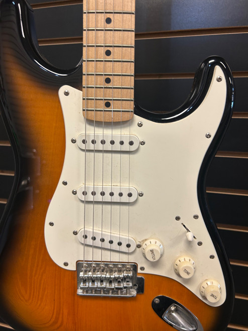 Vist Large View of Product Image Which is Used Squier AFFINITY STRAT S Type Electric Guitar Sunburst 6-String