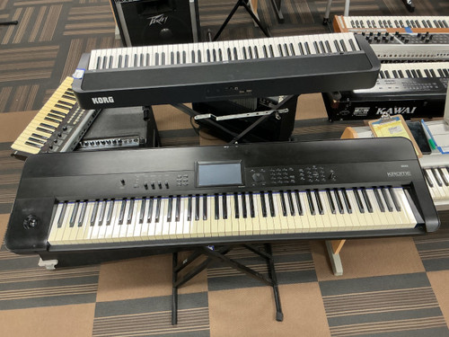 Vist Large View of Product Image Which is Used Korg KROME MUSIC WORKSTATION W/CASE 88-Key Synthesizer 88-key