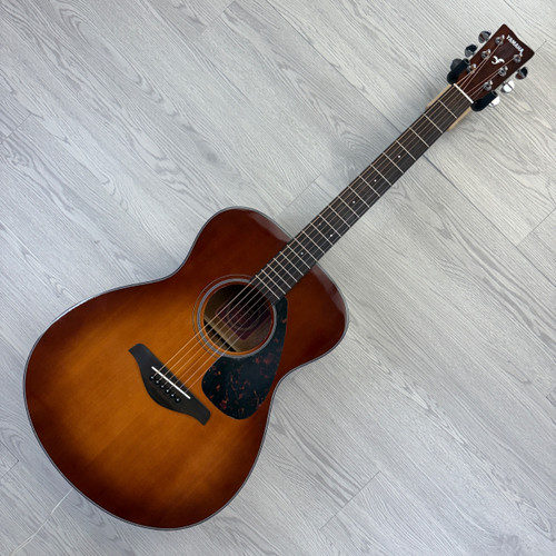 Vist Large View of Product Image Which is Used Yamaha FS700S Solid Top Acoustic Guitar Sunburst