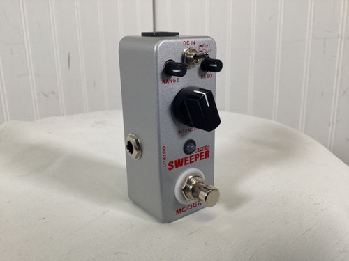 Vist Large View of Product Image Which is Used Mooer BASS SWEEPER Filter Pedal