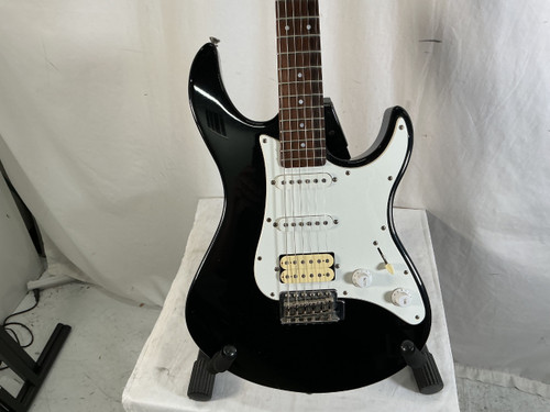 Vist Large View of Product Image Which is Used Yamaha PACIFICA S Type Electric Guitar Black 6-String