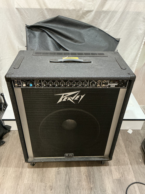 Vist Large View of Product Image Which is Used Peavey COMBO 300 1 x 15 Bass Guitar Cabinet 1 x 15