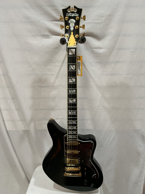 Vist Large View of Product Image Which is Used D'Angelico DELUXE BEDFORD SH Semi-Hollow Electric Guitar Black 6-String