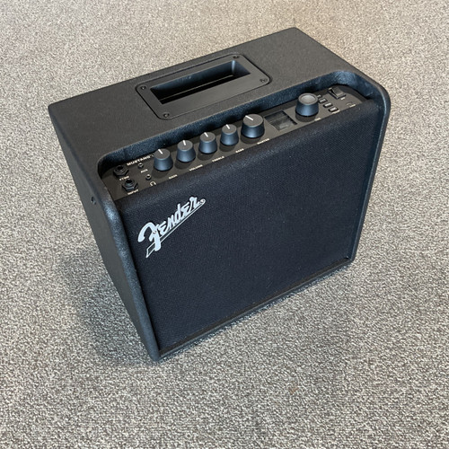 Vist Large View of Product Image Which is Used FENDER MUSTANG LT25 Amplifier