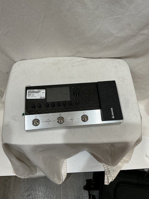 Vist Large View of Product Image Which is Used Donner ARENA 2000 Floorboard Amp Modeling + FX