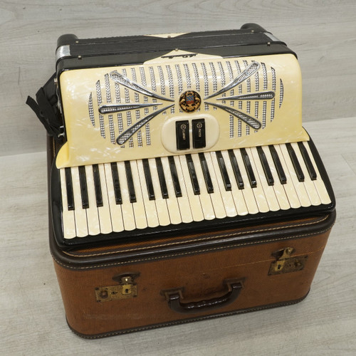 Vist Large View of Product Image Which is Used Lo Duca Accordion As Is