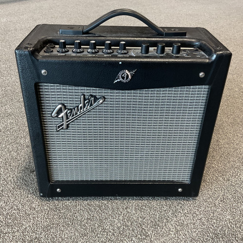 Vist Large View of Product Image Which is Used FENDER MUSTANG I V.2 Solid State Guitar Amplifier