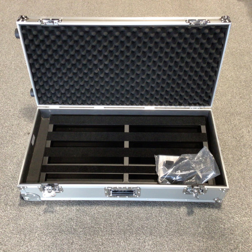 Vist Large View of Product Image Which is Used PEDALTRAIN CLASSIC PRO Pedal Board