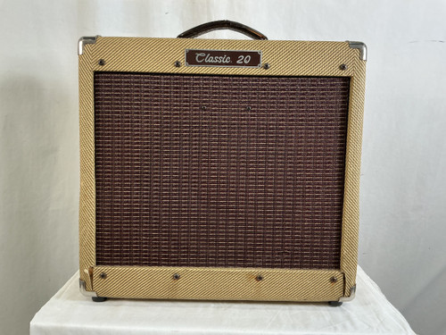 Vist Large View of Product Image Which is Used Peavey CLASSIC 20 1 x 10 Tube Combo Amplifier 1 x 10