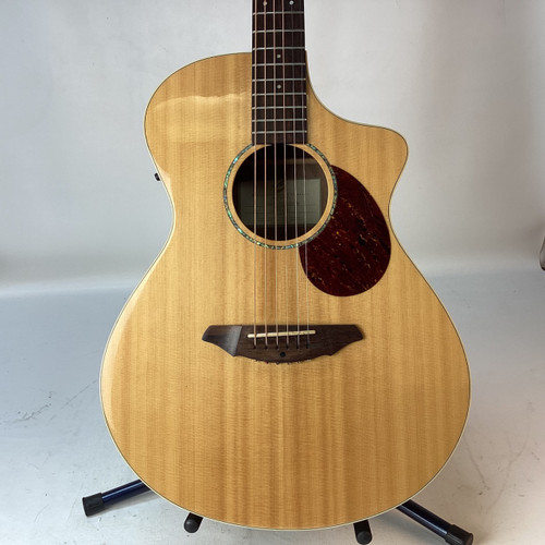 Vist Large View of Product Image Which is Used Breedlove PASSPORT PLUS C250/SRE Laminate Top Acoustic Guitar Natural
