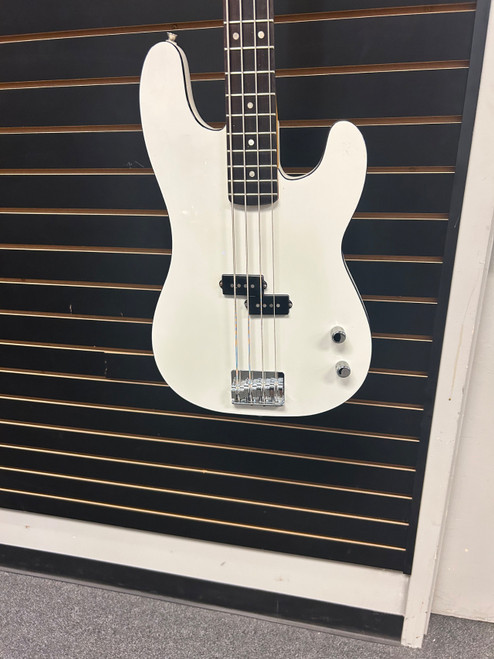 Vist Large View of Product Image Which is Used Fender AERODYNE SPECIAL PRECISION P Type Bass Guitar White 4-String