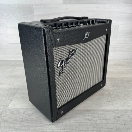 Vist Large View of Product Image Which is Used Fender Mustang I V.2 - 20-watt 1 x 8-inch Guitar Combo Amplifier