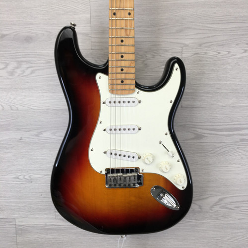 Vist Large View of Product Image Which is Used Squier Standard Stratocaster 2000 Sunburst  *Scratches on Bottom