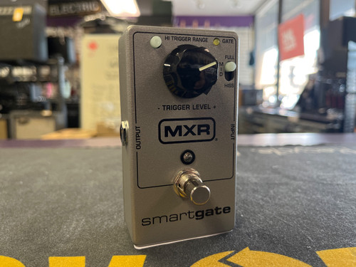 Vist Large View of Product Image Which is Used MXR SMARTGATE Noise Reduction Pedal