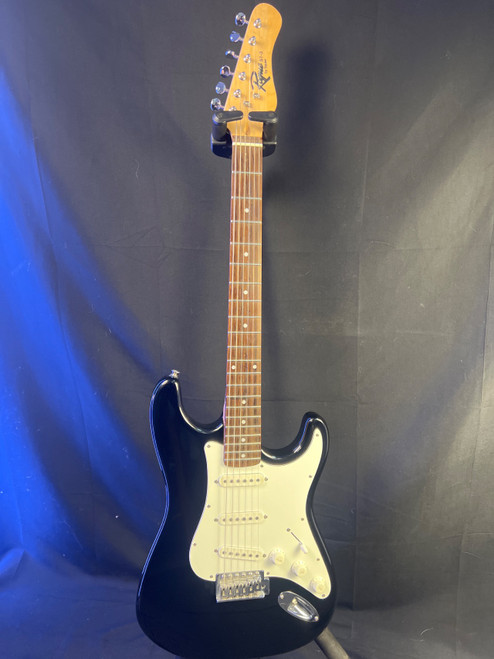 Vist Large View of Product Image Which is Used Rogue ST-3 S Type Electric Guitar Black 6-String