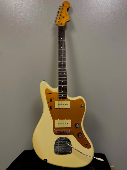 Vist Large View of Product Image Which is Used Squier 2012 J MASCIS SIGNATURE JAZZMASTER Offset Double Cutaway Electric Guitar White 6-String