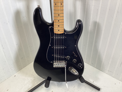 Vist Large View of Product Image Which is Used Hondo DELUXE SERIES 760 S Type Electric Guitar Black 6-String