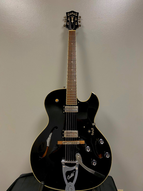 Vist Large View of Product Image Which is Used Guild STARFIRE III NEWARK ST. COLLECTION Semi-Hollow Electric Guitar Black 6-String