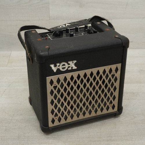 Vist Large View of Product Image Which is Used Vox DA5 1 X 5 Solid State Amplifier