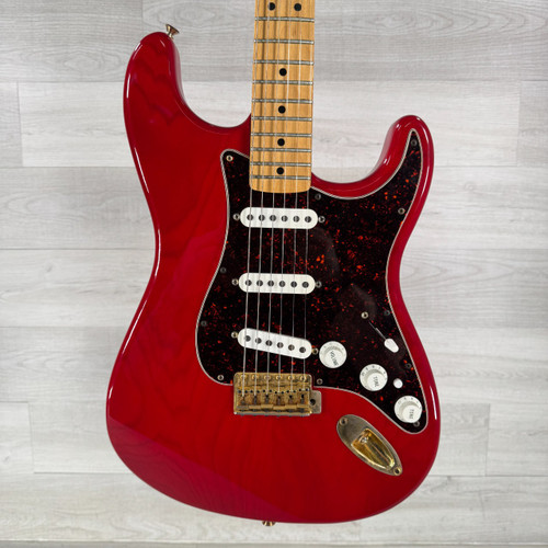 Vist Large View of Product Image Which is Used Fender Deluxe Series Super Stratocaster Electric Guitar - Red