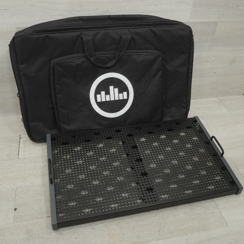 Vist Large View of Product Image Which is Used Temple Audio Trio 28 Pedalboard With Bag