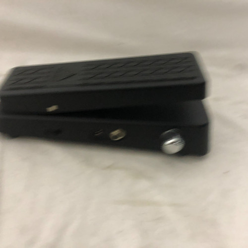 Vist Large View of Product Image Which is Used Behringer HB01 HELLBABE Wah Pedal