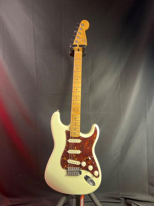 Vist Large View of Product Image Which is Used Fender MIM STRATOCASTER 1993 S Type Electric Guitar White 6-String