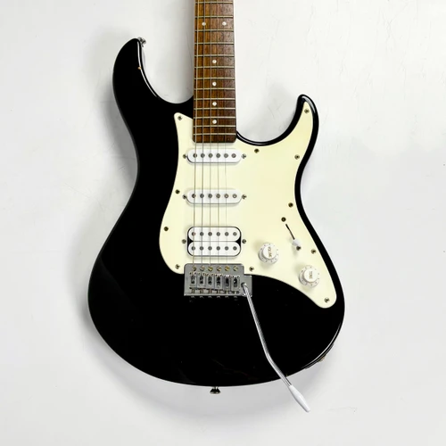 Vist Large View of Product Image Which is Used Yamaha EG 112C Electric Guitar Black 6-String