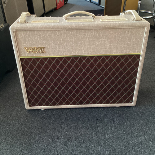 Vist Large View of Product Image Which is Used Vox AC30HW2 2 x 12 Tube Combo Amplifier 2 x 12