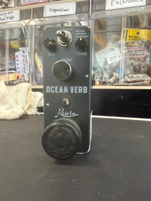 Vist Large View of Product Image Which is Used Rowin OCEAN VERB Reverb Pedal