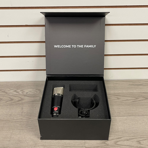 Vist Large View of Product Image Which is Used Lauten Audio LA-220 V2 W/SHOCKMOUNT Condenser Microphone